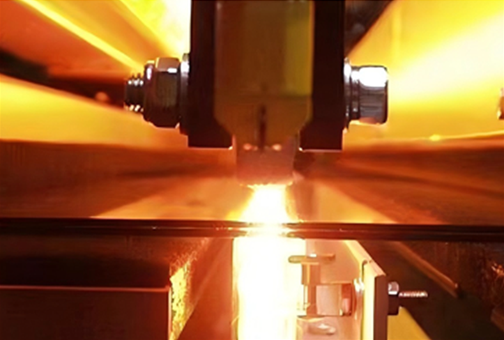 Infrared lamp for glass breaking